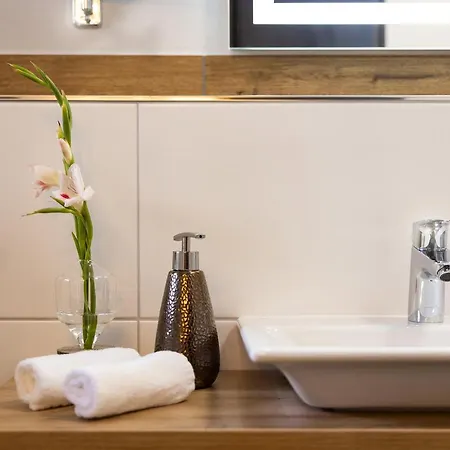 - Am Main Bed & Breakfast 3*